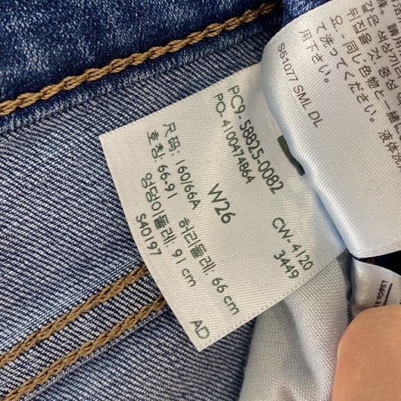 Levi’s High Rise Slim Straight Crop Distressed Jeans - Picture 12 of 16